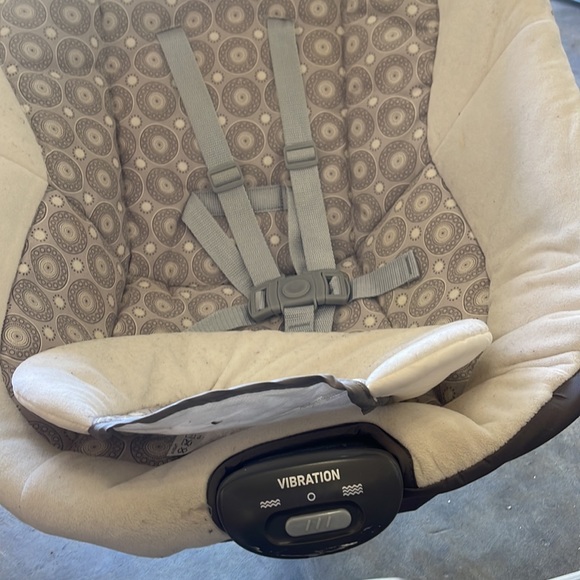 Graco Baby Swing/ Rocker - Picture 3 of 4